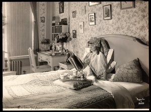 ローラフィッシャーの肖像、1915年頃（銀ゼラチンプリント）